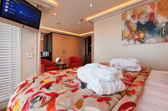 AmaWaterways AmaVenita Suite 3.png